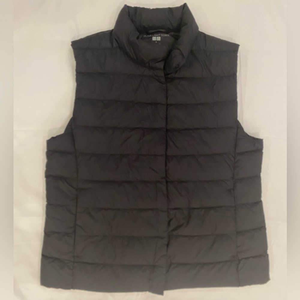 EUC UNIQLO Women’s Ultra Light Down Vest Jacket Size L BLACK